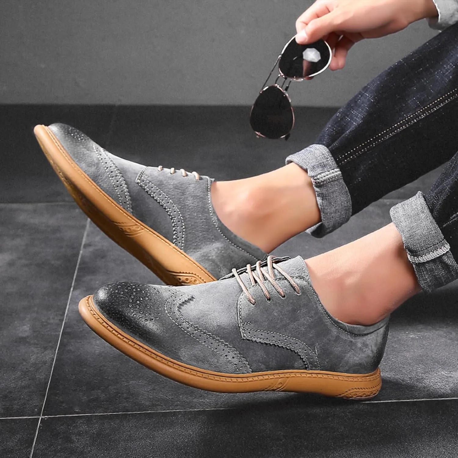 Men's Retro Leather Oxford Dress Shoes - Wingtip Brogue Derby with Round Toe Low Heel Lace-Up Design for Business Formal & Casual Wear - Comfortable & Stylish