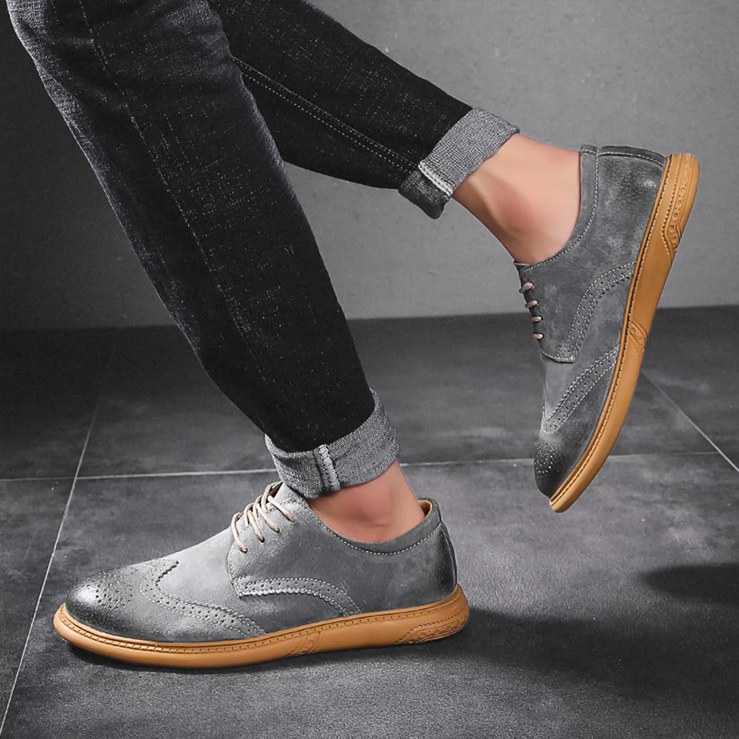 Men's Retro Leather Oxford Dress Shoes - Wingtip Brogue Derby with Round Toe Low Heel Lace-Up Design for Business Formal & Casual Wear - Comfortable & Stylish