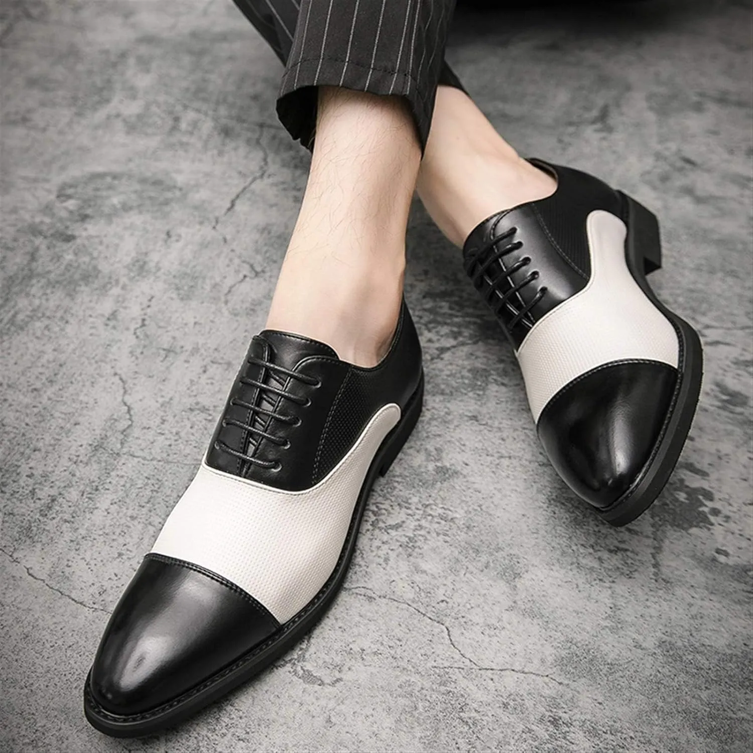 Men's Two Tone Brogues Shoes Perforated Wing Tip Lace Up Oxford Shoes Formal Business Banquet Dress Shoes