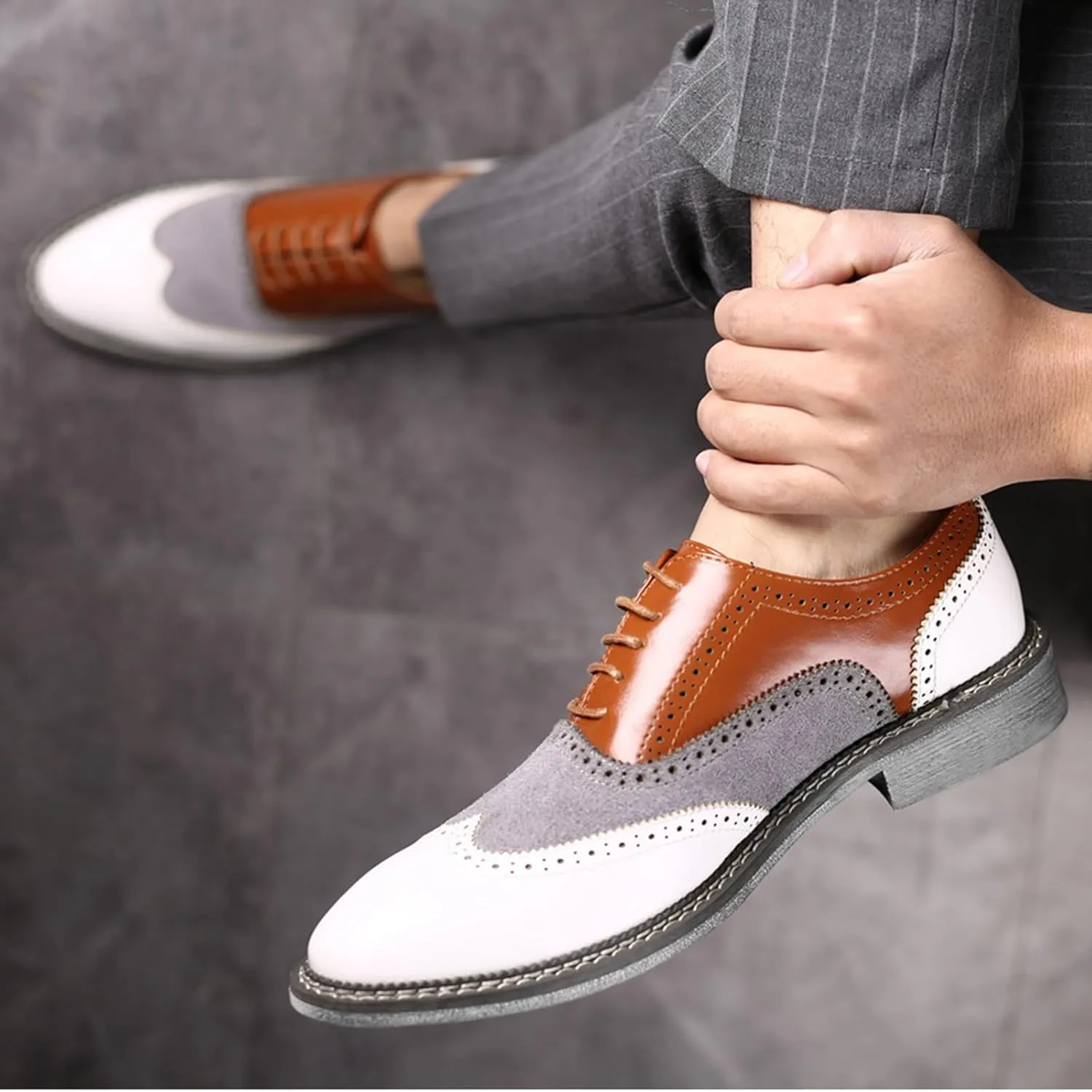 Men's Two Tone Patchwork Brogue Oxfords Shoes Fashion Classic Round-Toe Lace Up Low Top Leather Dress Shoes Hand Stitched Business Formal Derby Shoes