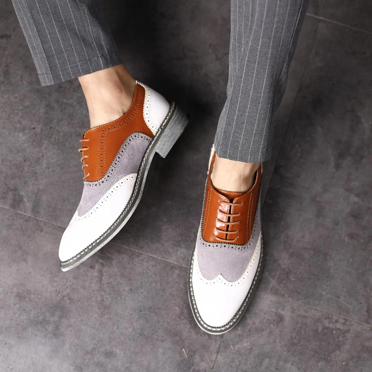 Men's Two Tone Patchwork Brogue Oxfords Shoes Fashion Classic Round-Toe Lace Up Low Top Leather Dress Shoes Hand Stitched Business Formal Derby Shoes