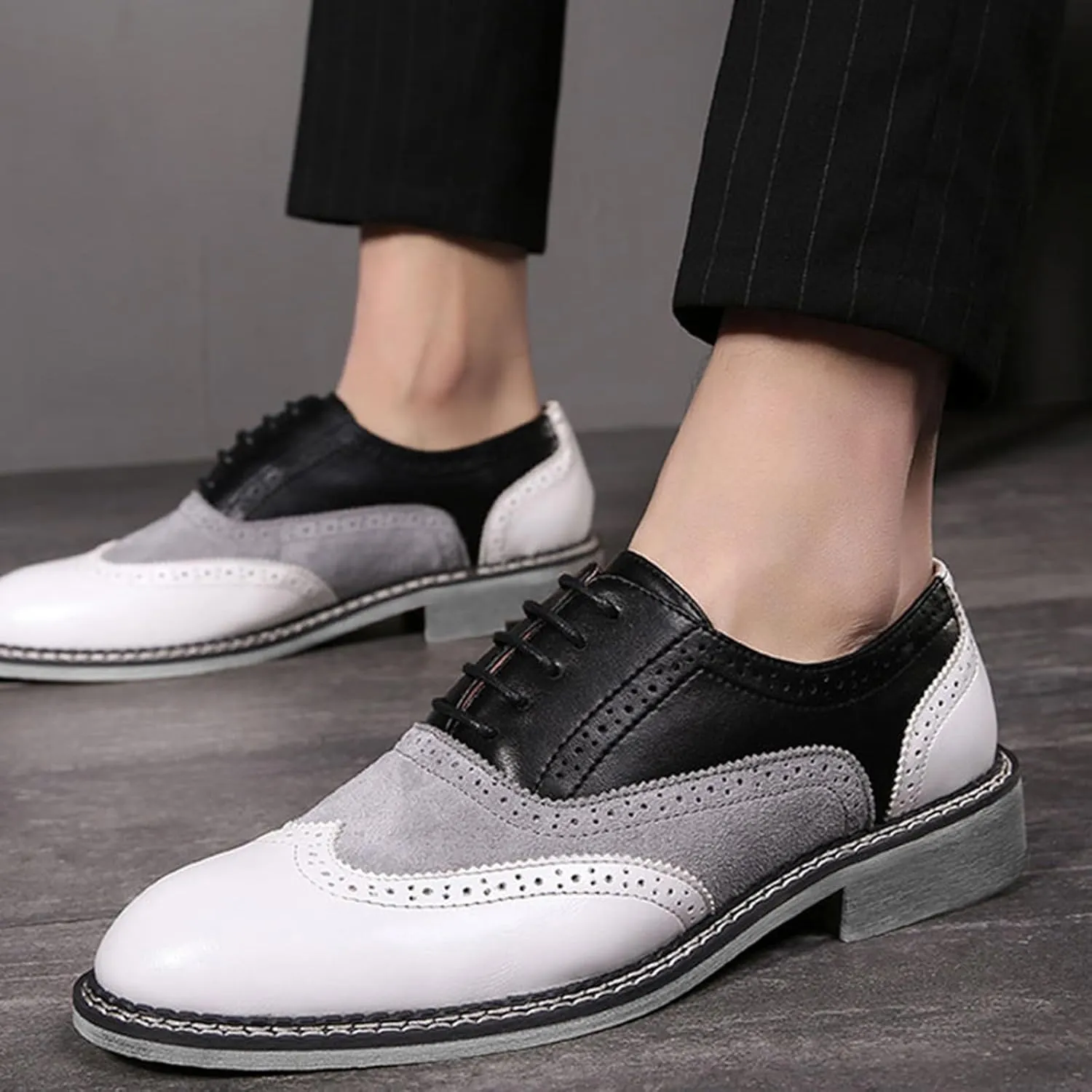Men's Two Tone Patchwork Brogue Oxfords Shoes Fashion Classic Round-Toe Lace Up Low Top Leather Dress Shoes Hand Stitched Business Formal Derby Shoes