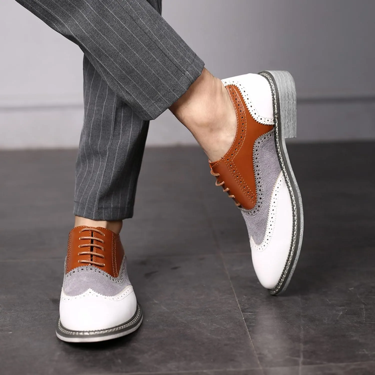 Men's Two Tone Patchwork Brogue Oxfords Shoes Fashion Classic Round-Toe Lace Up Low Top Leather Dress Shoes Hand Stitched Business Formal Derby Shoes