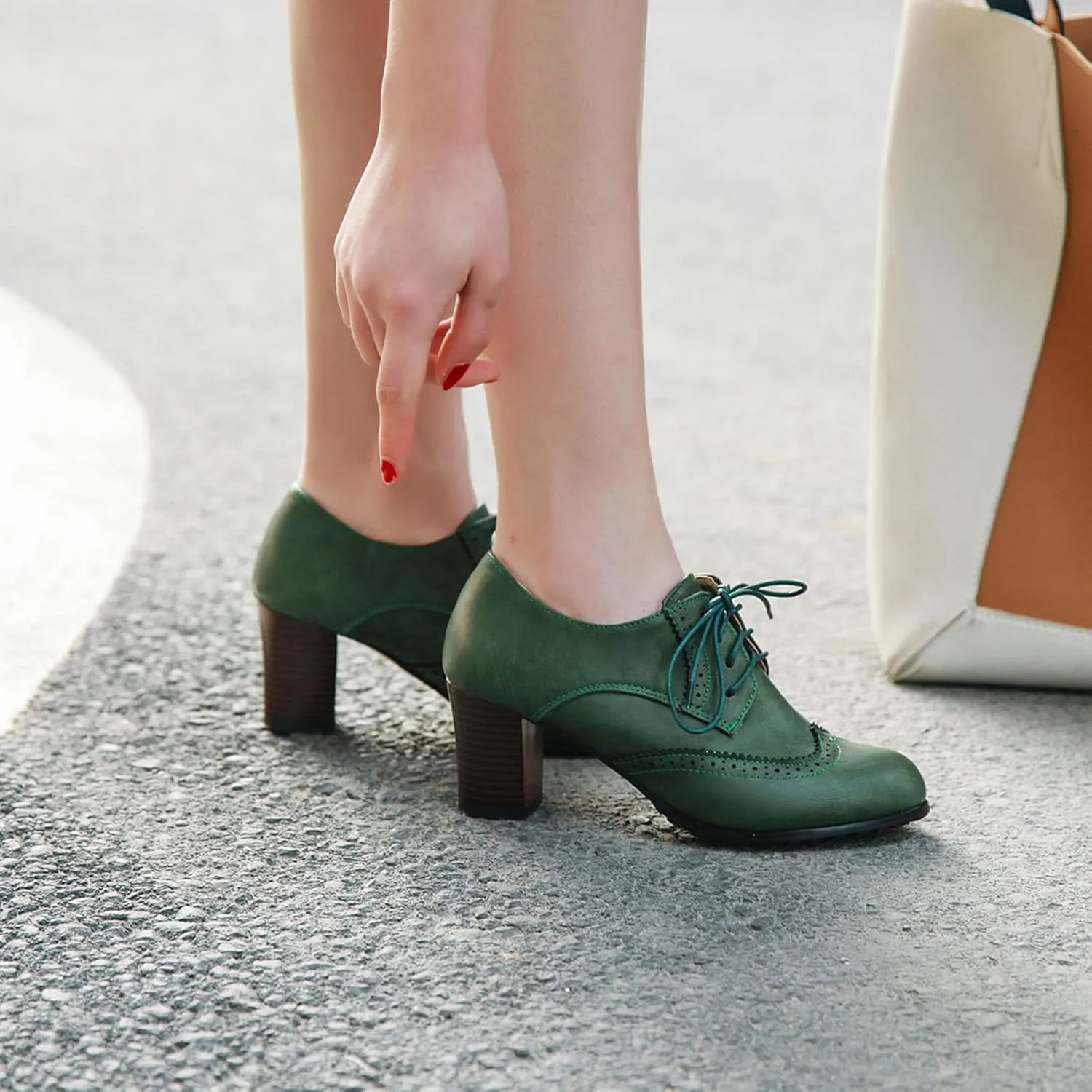 SHEMEE Women's Chunky High Heels Wingtip Oxfords Round Toe Lace Up Stacked Block Heel Vintage Brogues Pumps Shoes
