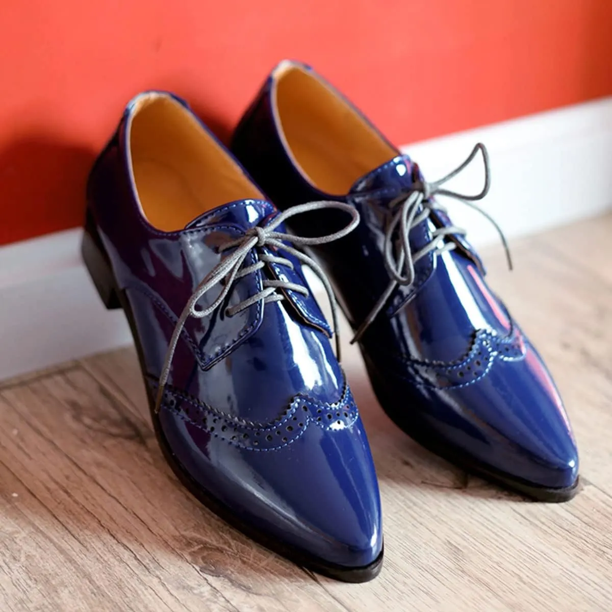 SHEMEE Women's Patent Leather Low Heels Vintage Wingtip Oxfords Pumps Lace Up Pointed Toe Flat Retro Brogues Dress Shoes