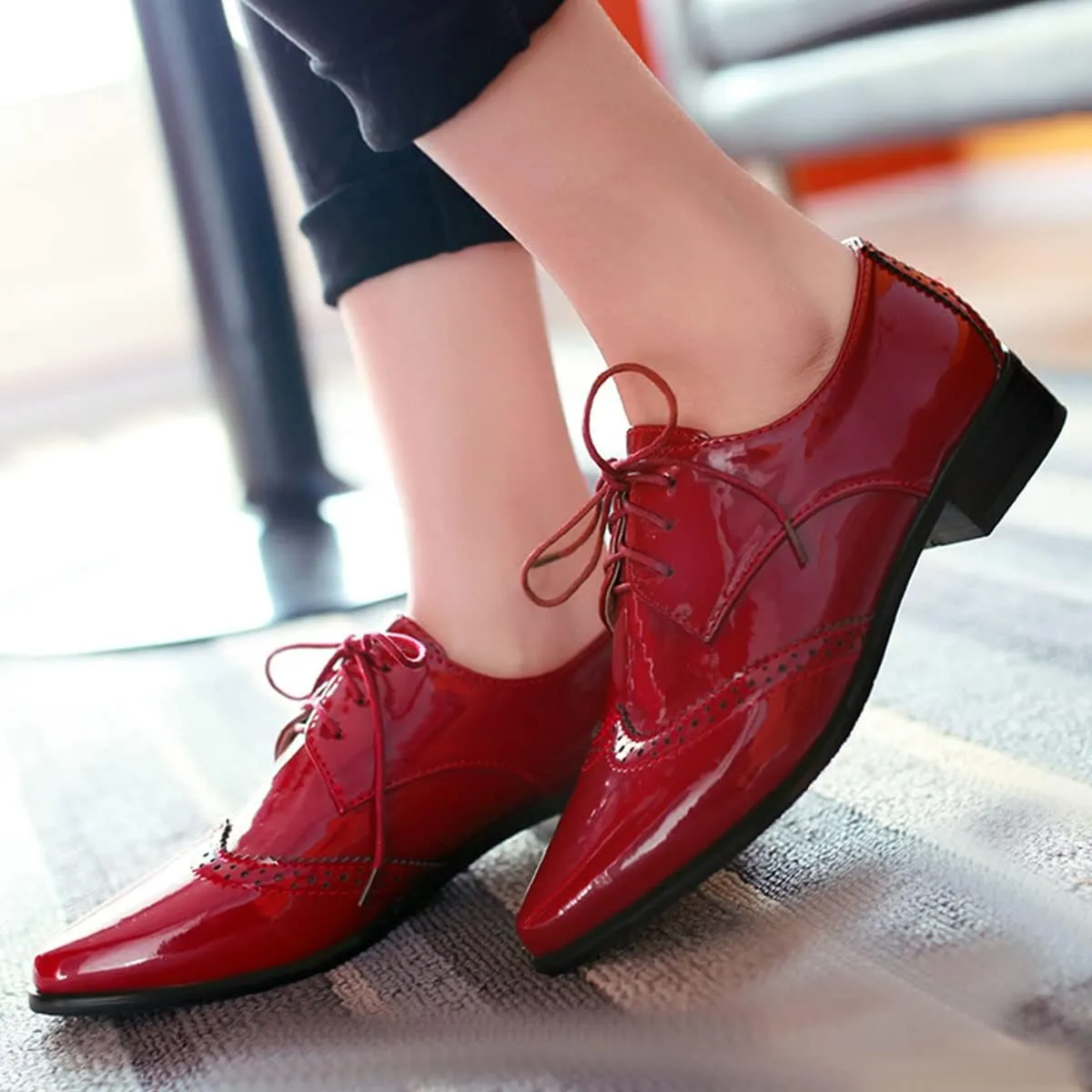 SHEMEE Women's Patent Leather Low Heels Vintage Wingtip Oxfords Pumps Lace Up Pointed Toe Flat Retro Brogues Dress Shoes