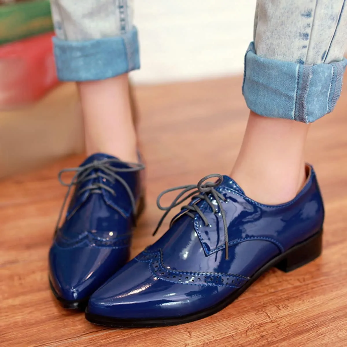SHEMEE Women's Patent Leather Low Heels Vintage Wingtip Oxfords Pumps Lace Up Pointed Toe Flat Retro Brogues Dress Shoes