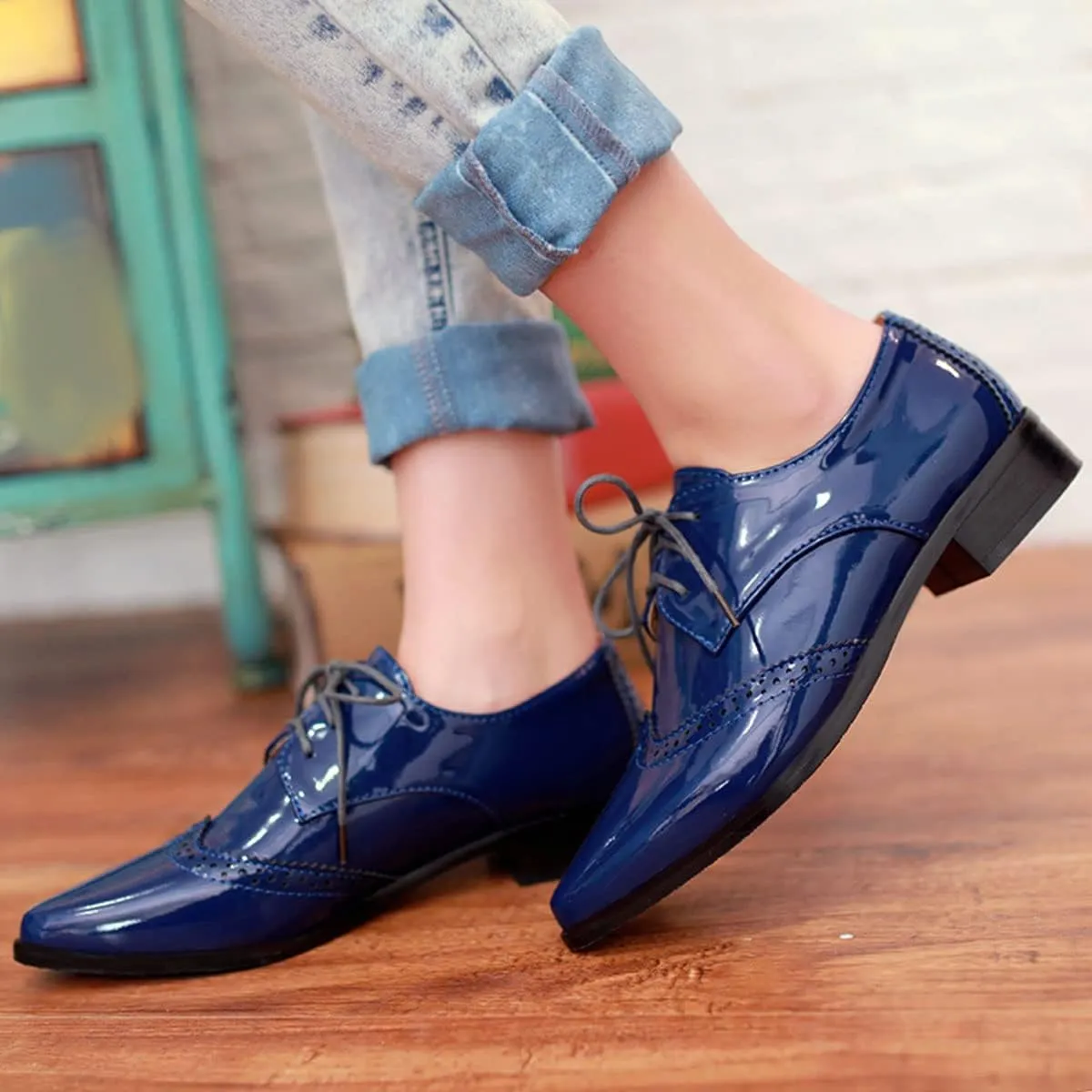 SHEMEE Women's Patent Leather Low Heels Vintage Wingtip Oxfords Pumps Lace Up Pointed Toe Flat Retro Brogues Dress Shoes