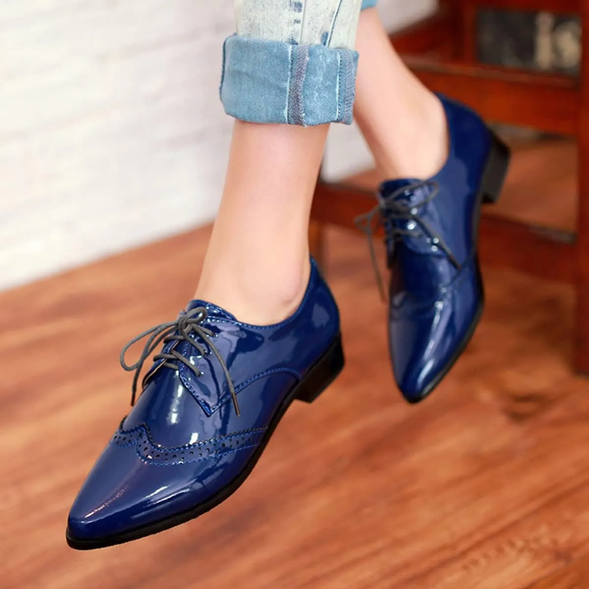 SHEMEE Women's Patent Leather Low Heels Vintage Wingtip Oxfords Pumps Lace Up Pointed Toe Flat Retro Brogues Dress Shoes