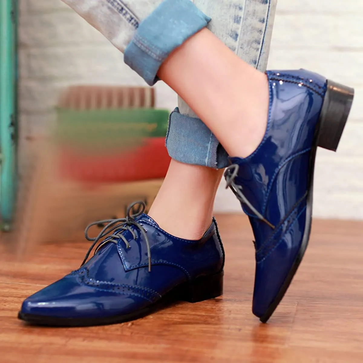 SHEMEE Women's Patent Leather Low Heels Vintage Wingtip Oxfords Pumps Lace Up Pointed Toe Flat Retro Brogues Dress Shoes
