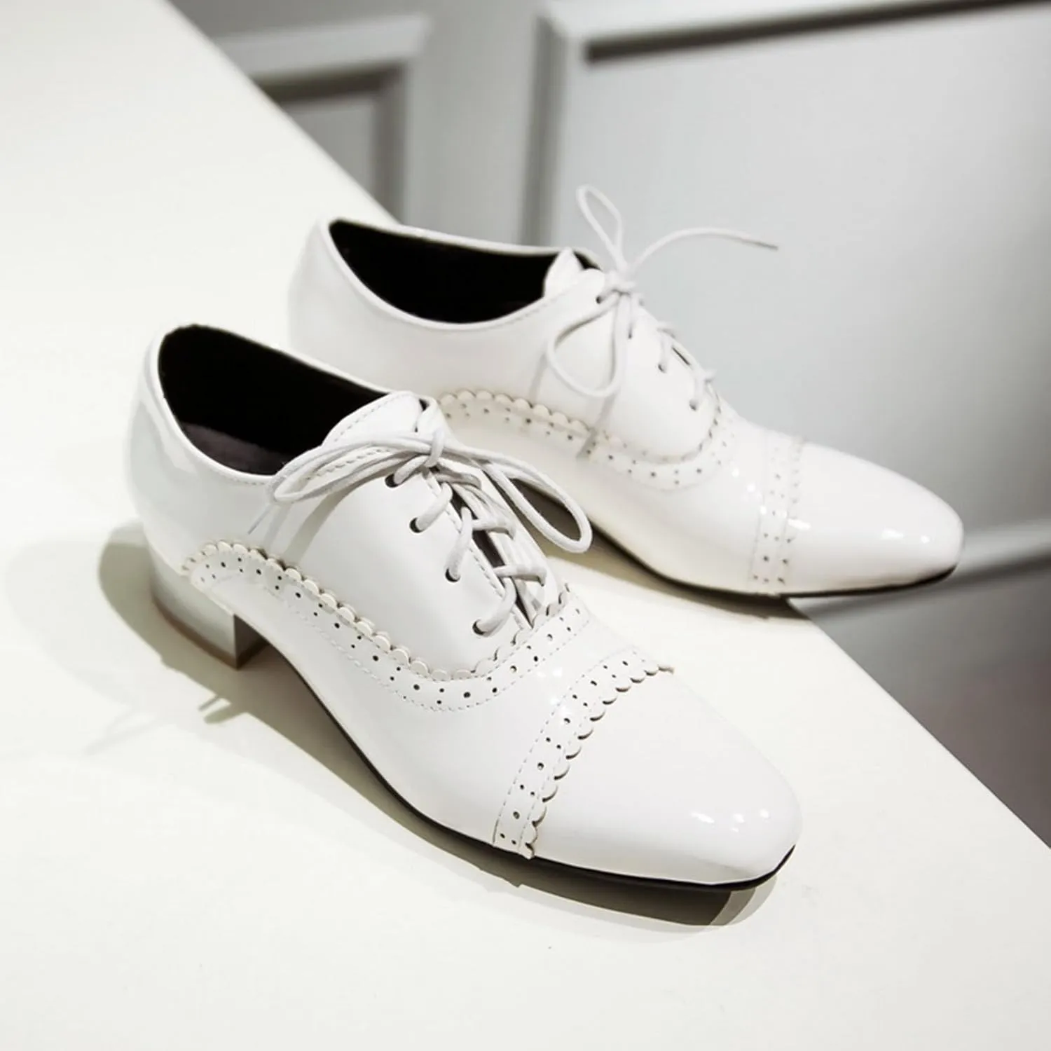 SHEMEE Women's Patent Leather Pointed Toe Flat Oxfords Pumps Vintage Wingtip Low Heels Lace Up Retro Brogues Dress Shoes