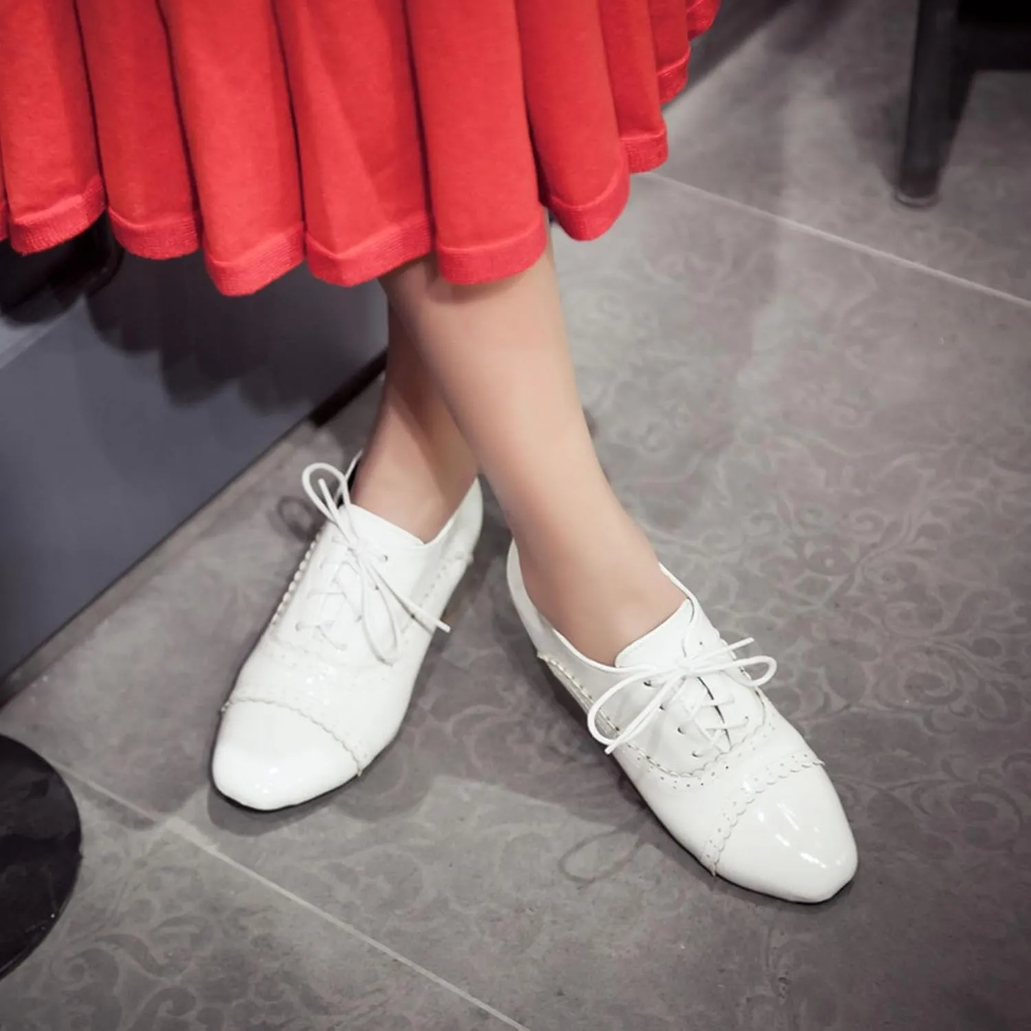 SHEMEE Women's Patent Leather Pointed Toe Flat Oxfords Pumps Vintage Wingtip Low Heels Lace Up Retro Brogues Dress Shoes