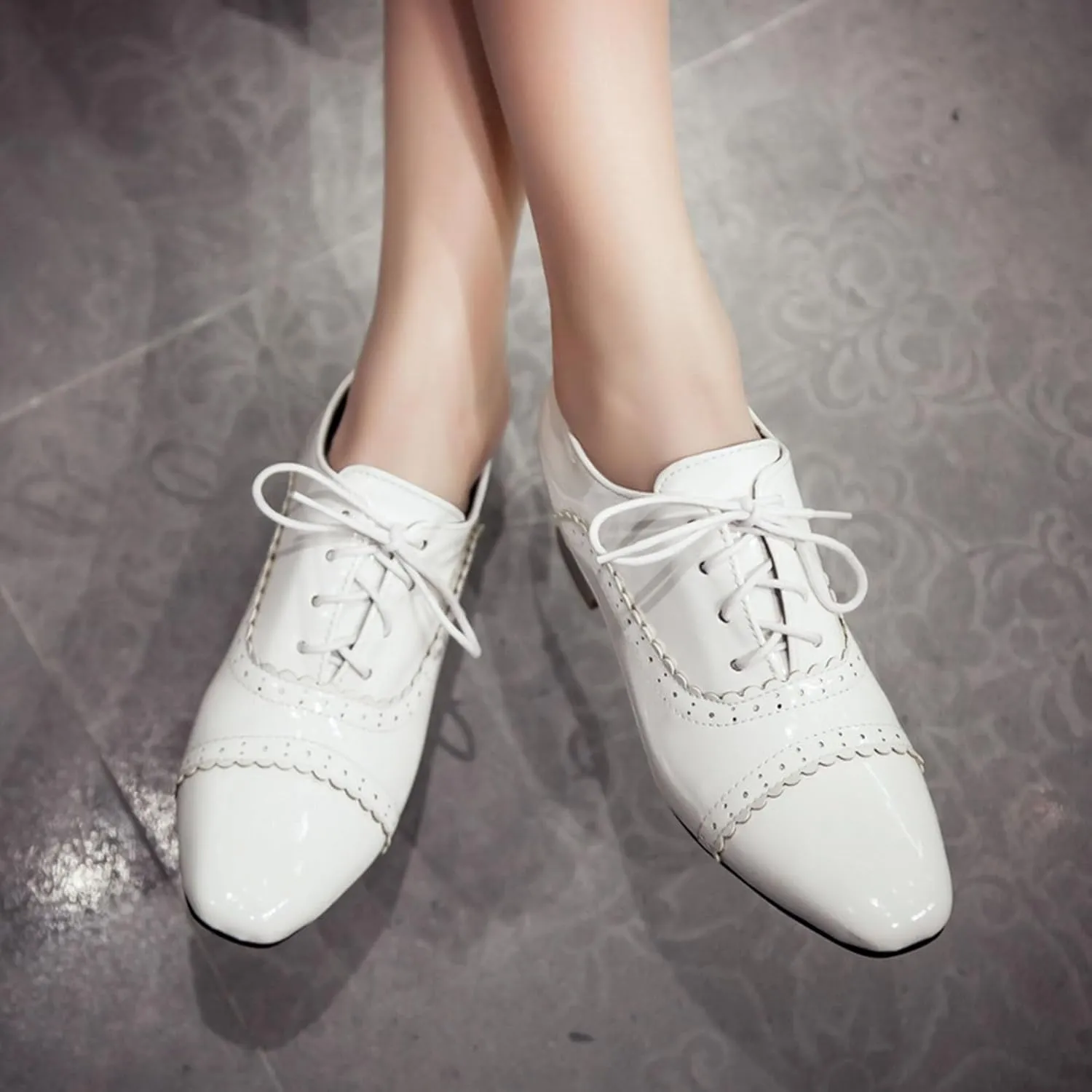 SHEMEE Women's Patent Leather Pointed Toe Flat Oxfords Pumps Vintage Wingtip Low Heels Lace Up Retro Brogues Dress Shoes