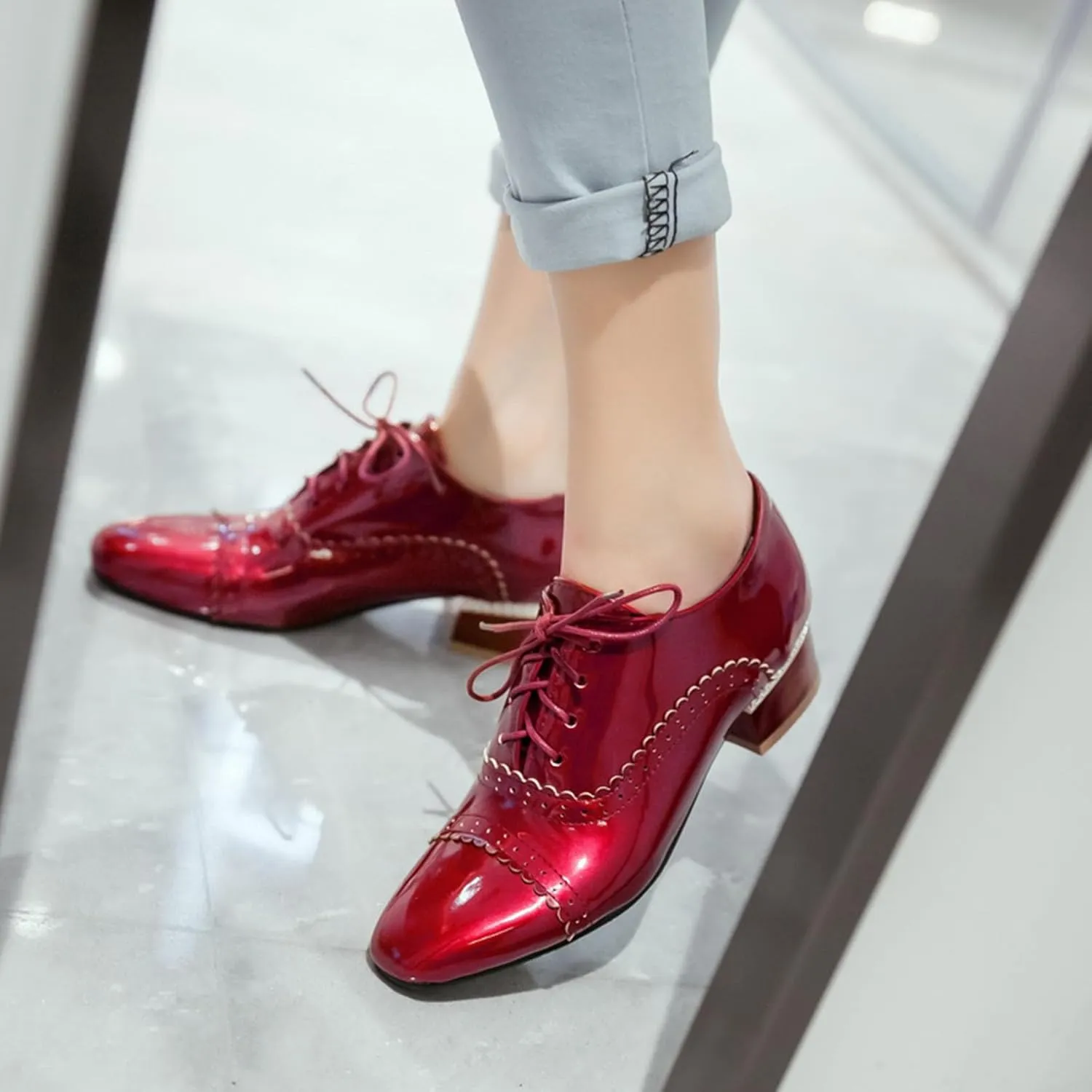 SHEMEE Women's Patent Leather Pointed Toe Flat Oxfords Pumps Vintage Wingtip Low Heels Lace Up Retro Brogues Dress Shoes