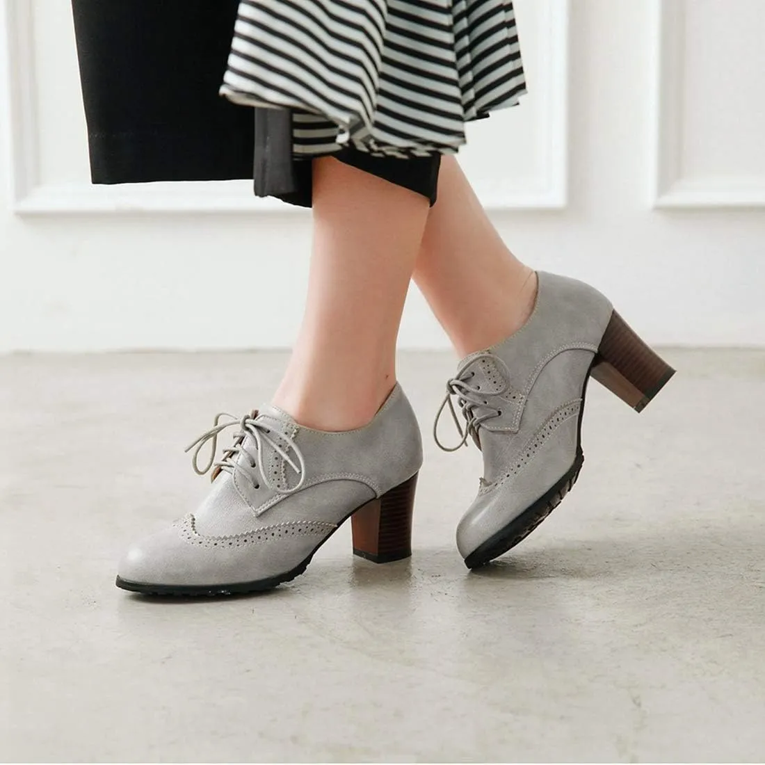 VOKLIN Women's Lace Up Wingtip Pump Oxfords Brogues Perforated Chunky Block High Heels Vintage Dress Shoes