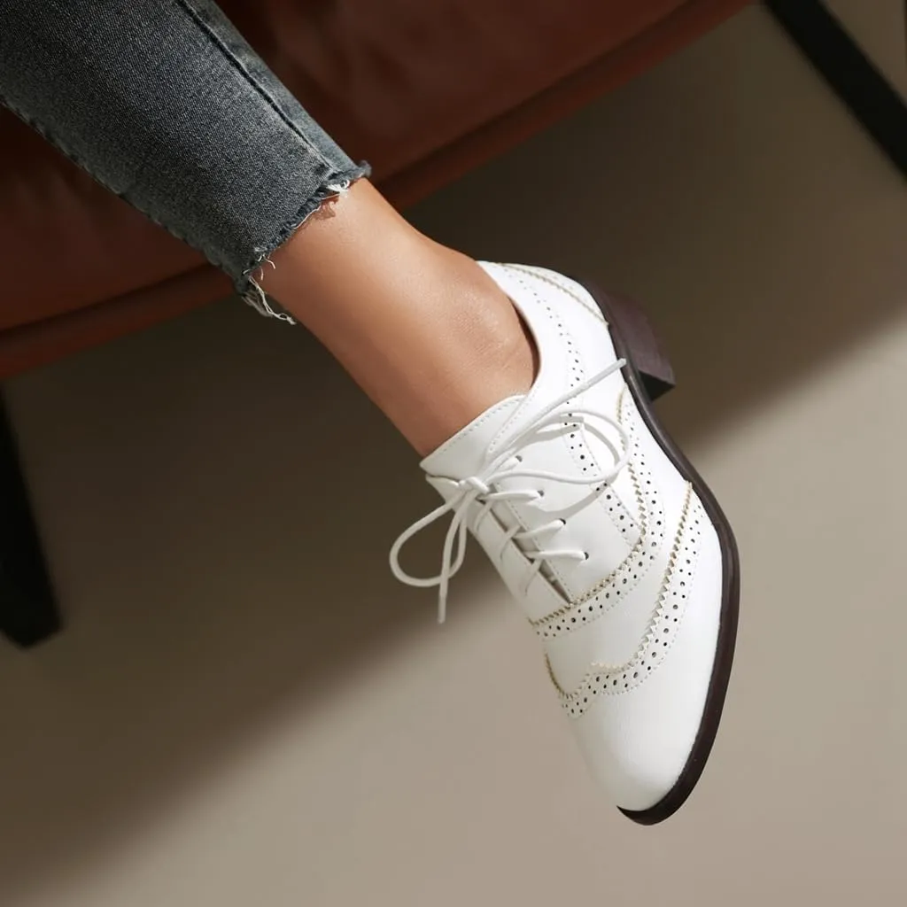 Women's Flat Saddle Oxford Shoes Round Toe Wingtip Lace Up Low Heel Perforated School Uniform Oxfords Brogues