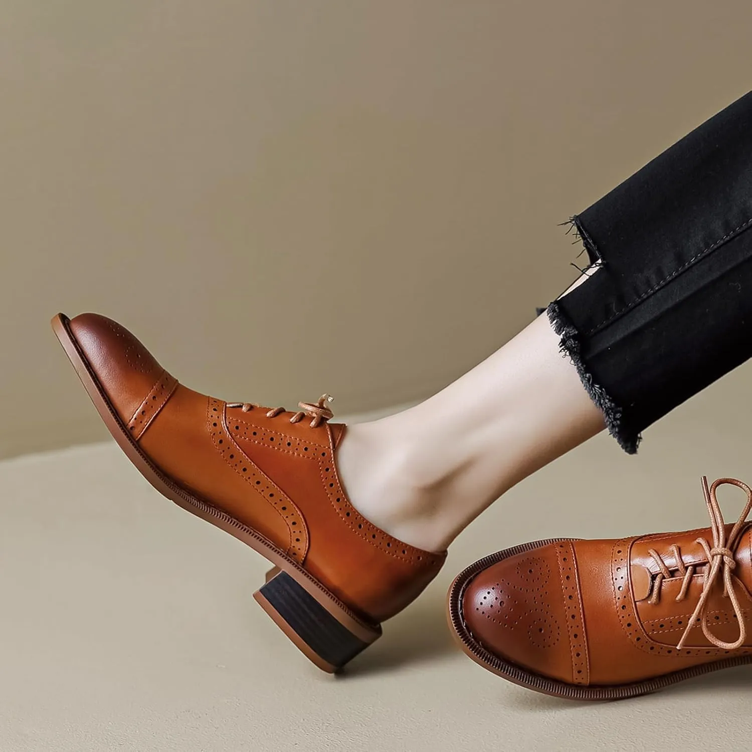 Women's Perforated Classic Lace-up Oxfords Brogue Wingtip Round Toe Derby Saddle Leather Shoes for Women Girls Lady Wife