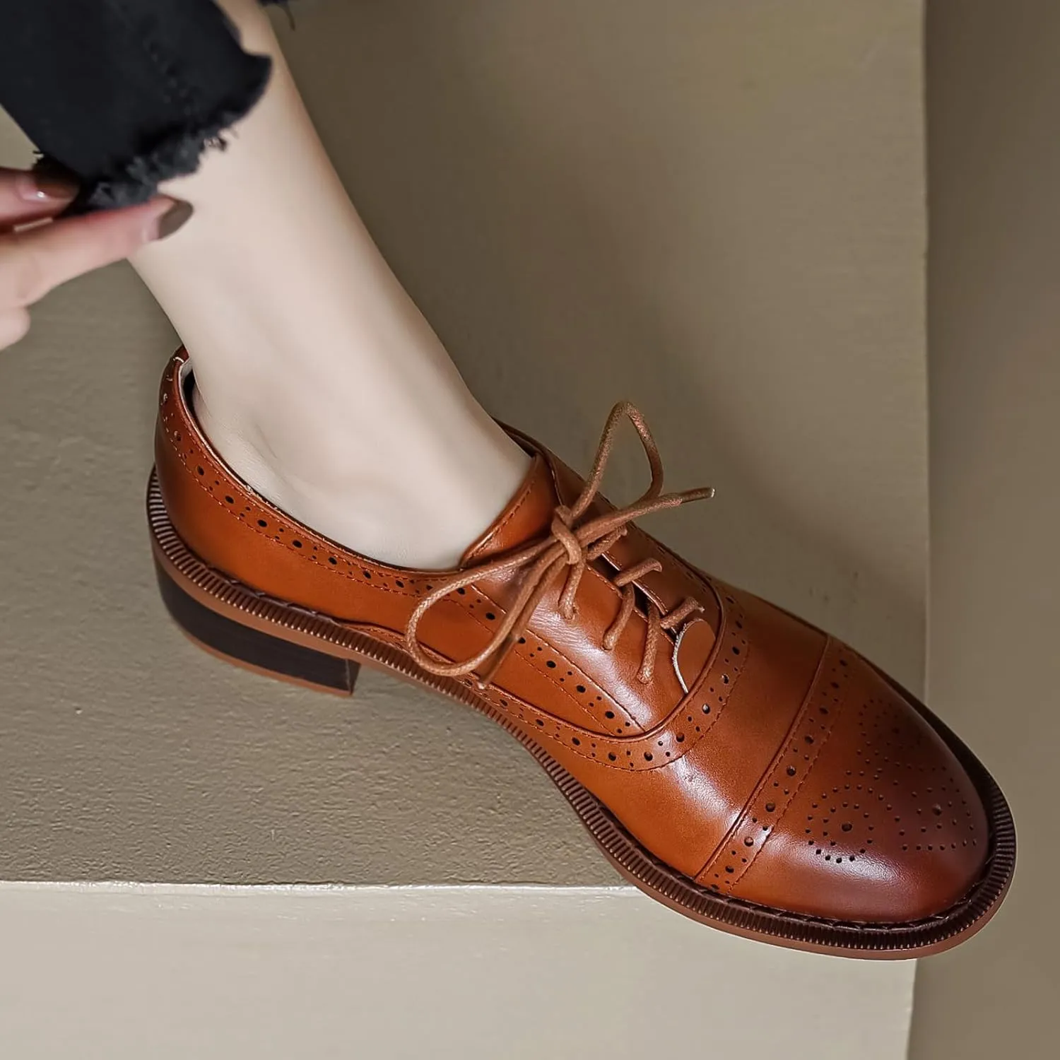 Women's Perforated Classic Lace-up Oxfords Brogue Wingtip Round Toe Derby Saddle Leather Shoes for Women Girls Lady Wife