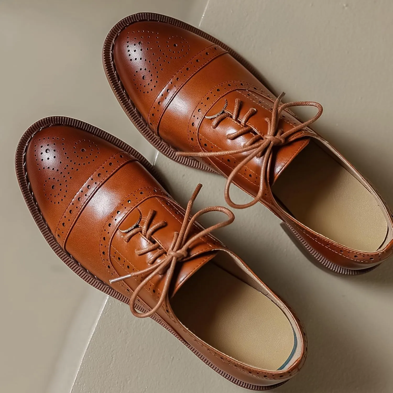 Women's Perforated Classic Lace-up Oxfords Brogue Wingtip Round Toe Derby Saddle Leather Shoes for Women Girls Lady Wife