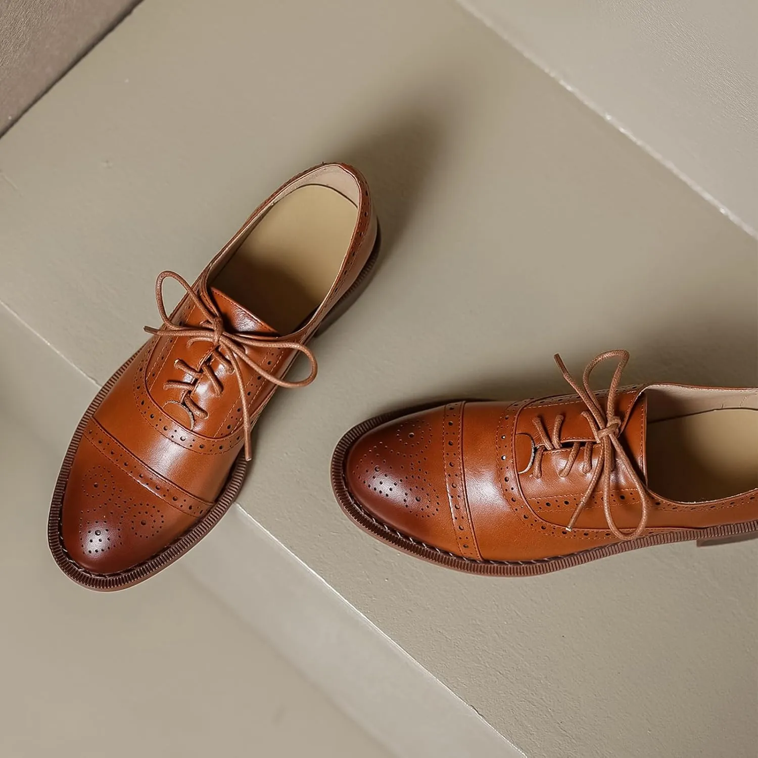 Women's Perforated Classic Lace-up Oxfords Brogue Wingtip Round Toe Derby Saddle Leather Shoes for Women Girls Lady Wife